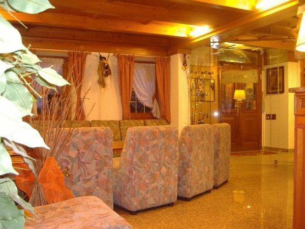 Hotel Villanova サント・ステーファノ・ディ・カドーレ エクステリア 写真